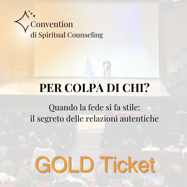 GIOVANER DONNA SEDUTA DAVANTI AL COMPUTER MENTRE SEGUE UN WEBINAR